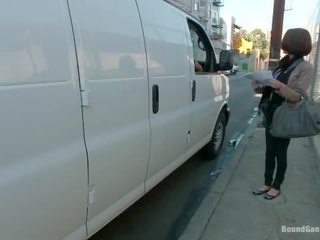 小 游客 同 巨大 奶 得到 抓起 成 一 面包车 和 销毁 由 大 黑色 公鸡