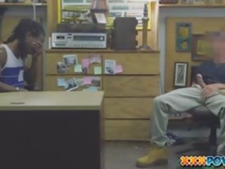 Беден млад мъж гледайте негов собствен gf получаване на прецака!