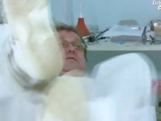 Candie visiting її гіно dr. для манда рефлектор