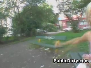 Sensational білявка мінет і поза раком ебать в публічний