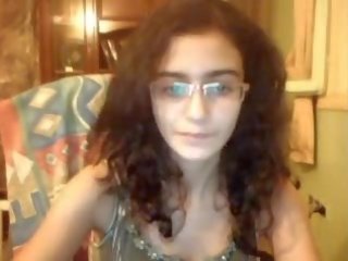 Session chatroulette 2 filles alluring et 1 strip