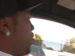 Чорна приятель руйнує анал отвір з брудна відео звернення біла ангел