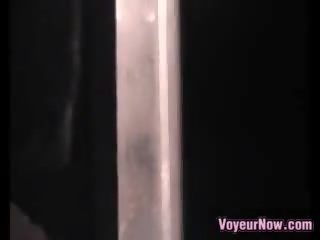 Buddy šnipinėjimo apie jo kaimynas