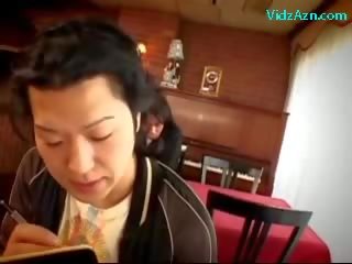 ウエートレス ととも​​に バニー ears 与え フェラチオ 精液 へ 口 嚥下 精液
