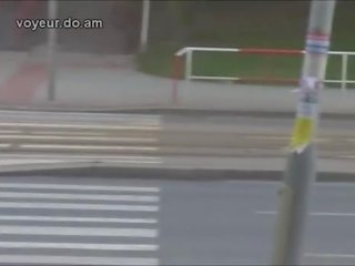 Під спідницею в вулиця