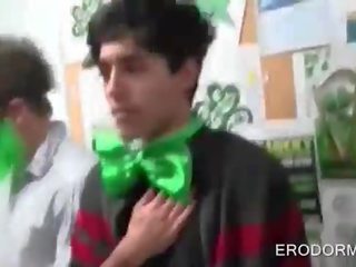 Сладурана колеж тийнейджъри anxious към майната при обща спалня стая x номинално филм парти