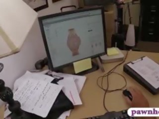 Foxy бізнес підліток фарширований по pawn чувак на в pawnshop