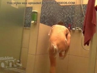 Привлекателен душ