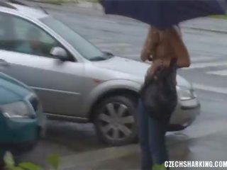 Warga czech amatur kanak-kanak perempuan sharked pada yang jalan-jalan