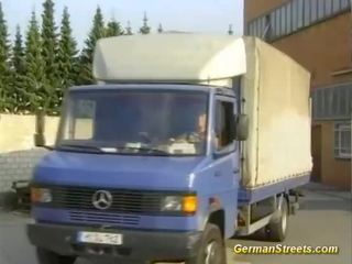 Picked вгору німецька підліток в doublepenetration