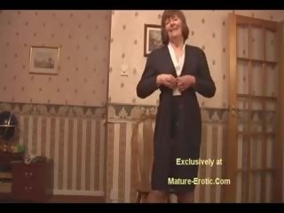 바람직한 할머니 에 스타킹 과 거들 vids 떨어져서 털이 많은