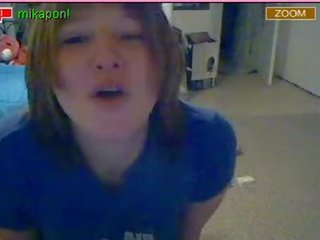 Teen Showing Tits An Webcam