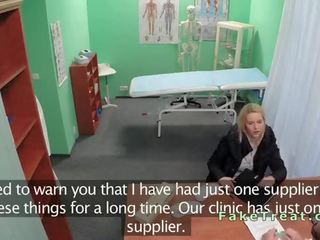 Medico трахає білявка sales жінка в an офіс