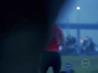 Облечена жена гол мъж от телевизия lockerroom-scene от rush s02 e10