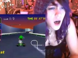 괴짜 아기 의 cums 재생 mario kart