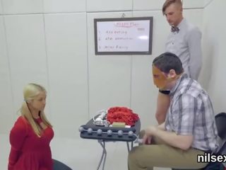 Unusual підліток є brought в анус assylum для awkward терапія