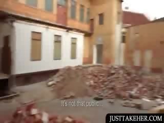 Примамлив скитник давайки глава за пари в брой на открито