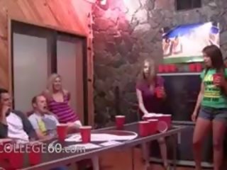 學院 groupsex 愛心 在 該 黨