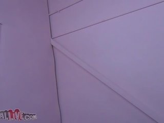 티파니 타일​​러 놀이기구 그만큼 시베리아의 과 수음