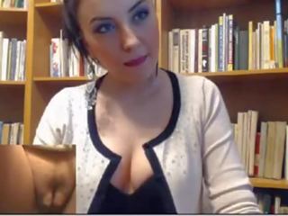 迷人 褐髮女郎 手淫 在 library-more 在 freshslutcams.com