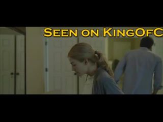 Rosamund pike פטמות ו - תחת ב xxx וידאו הקלעים