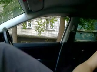 Lassie заловени мастурбиране в parking много