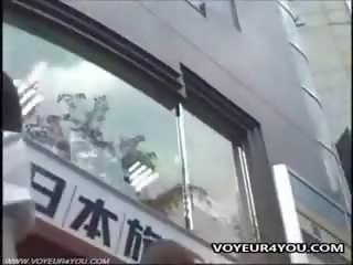 Японська sweetheart під спідницею трусики таємно videoed