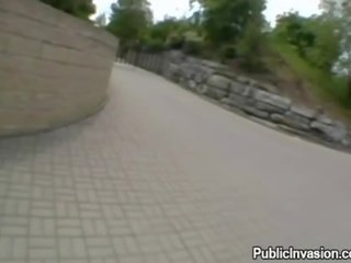 Вологий і дика публічний мінет
