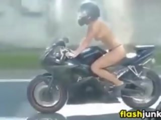 袒胸 紋身 小雞 騎術 一 motorcycle