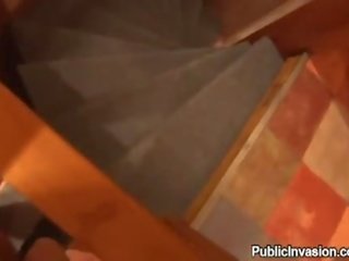 Seductress 제공 습기 찬 과 끈기 있는 공공의 입