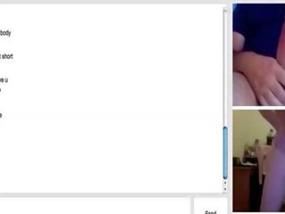 Camgirl с космати путка получава мокри на рулетка