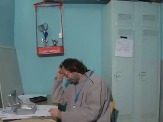 Френски милф между различни раси анално шкафче стая чорапогащи