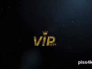 Pleasant teenie е geeting peed на и ejaculates мокри цепка