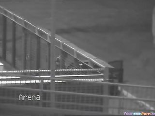 Двойка чукане от на freeway заловени на камера