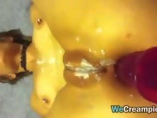 Кучки dripped с восък и прецака трудно