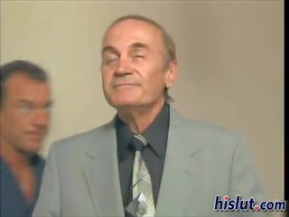 Ніккі є a desiring лесбіянка