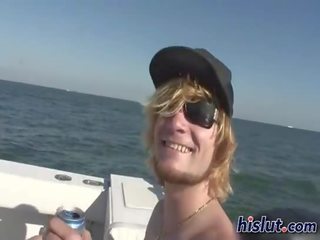 Тези парти момичета сте примамлив