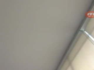 Nádherný černý nezbedný mladý žena žít instagram mov