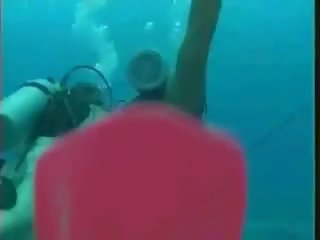 Aqua брудна кліп