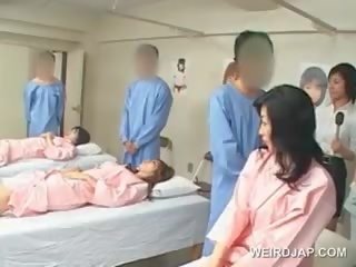 亚洲人 褐发女郎 年轻 女士 打击 毛茸茸 putz 在 该 医院