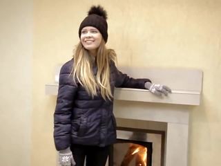 Wetlook госпожица с winter дрехи swims в на билярд: ххх филм 6e