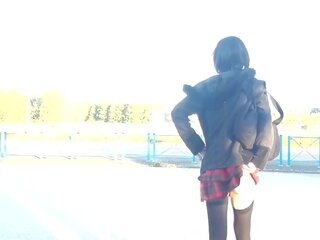 Mempesona kurus crossdresser kimi televisi masyarakat di luar rumah jurang