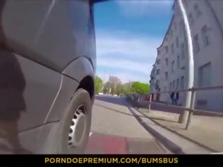 Bums автобус - див публичен мръсен филм с полово възбуден европейски сладур lilli vanilli