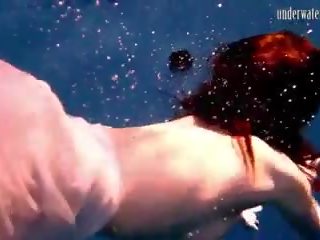 特別 捷克語 青少年 毛茸茸 的陰戶 在 該 水池: 免費 高清晰度 xxx 夾 1d