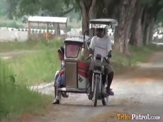Filipina darling Fucked Outdoors In initiate Field By Tourist