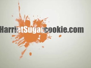 Голям бюст азиатки 18yo прецака на маса и на лицето