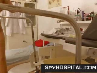 Горещ крака високо токчета тийн went към гинеколог скрит камера филм