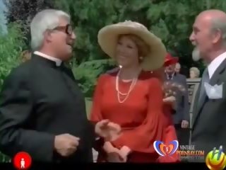 La Nuora Giovane - 1975 Italy Vintage film Intro: adult clip show 3a