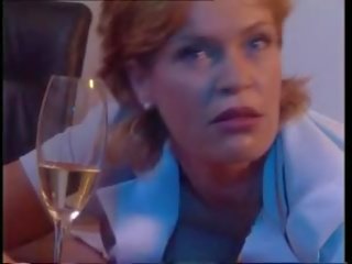 La directrice est une ninfomane (lusty headmistress)
