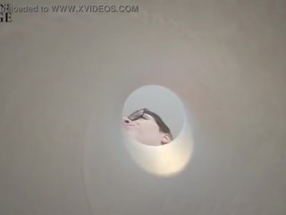 Крихітна людина в pringles може vore giantess